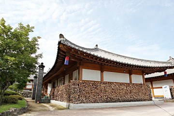 Naklejka premium 공주한옥마을