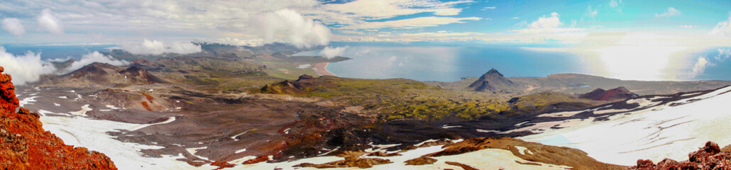 Panorama der isländischen Halbinsel Sneafellsness vom Vulkan Snaefellsjökull aus