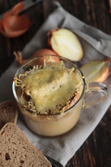 soupe à l'oignon