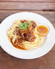 Spaghetti with beef stew and spicy sauce