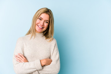 Young blonde caucasian woman isolated smiling confident with crossed arms.