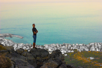 Obraz premium a man at the beach at holiday