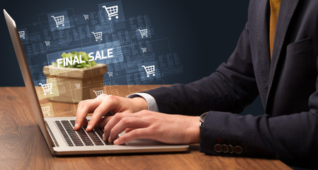 Obraz na płótnie Canvas Businessman working on laptop with FINAL SALE inscription, online shopping concept