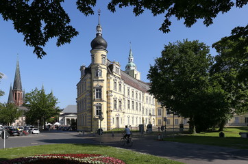 Obraz premium Oldenburg Castle and the St.Lambert Church on a beautiful summer day