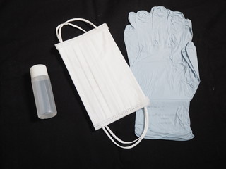 ウイルス感染を防ぐためのマスクとゴム手袋と消毒用アルコール