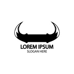 Obraz premium Bull horn logo and symbol template icons app