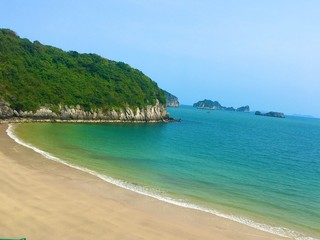 Fototapeta na wymiar flawless beach in Cat Hai