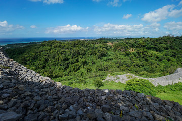 Fototapeta na wymiar 晴れた日の沖縄の空と海、世界遺産の今帰仁城跡　2