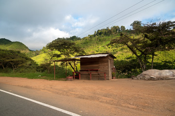 Naklejka premium Small wooden house selling food in the middle of a rural road in Colombia.