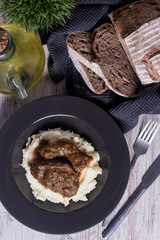 Carrillera de cerro al vino tinto