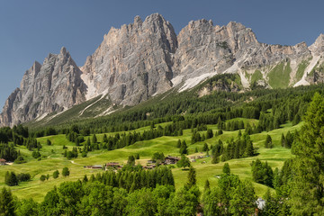 Fototapeta na wymiar Domineering Dolomites
