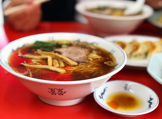 日本のサラリーマンのお昼ごはん風景
