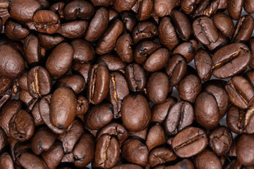 Ein Haufen gerösteter Kaffeebohnen