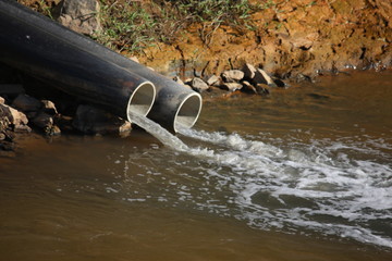 water river polluted © Sandro