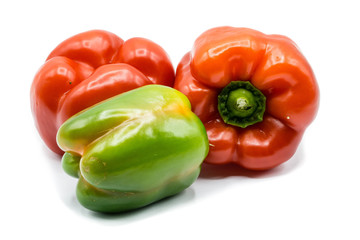 Rote Paprika isoliert auf weißem Hintergrund