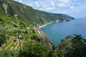 Obraz premium The train station of Corniglia seen from above with a view on the coastline