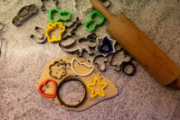 Bake cookies in the Christmas season with flour, dough and cookies.