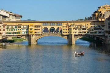Obraz premium The famous bridge Ponte Vecchio in Florence over the river Arno