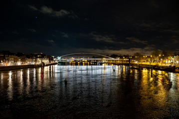 Obraz premium Hoge Brug bei Nacht