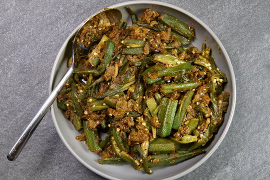 Recipe: Easy Bhindi Masala - Burnt My Fingers