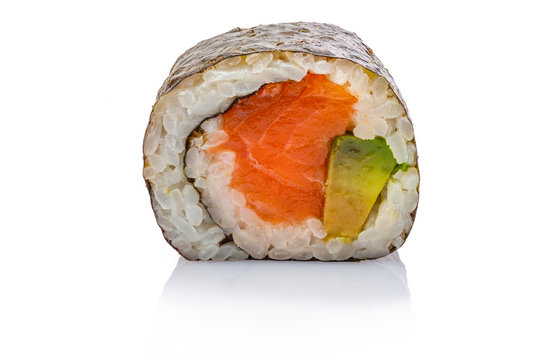 Futomaki Sushk mit Lachs und Avocado Nahaufnahme