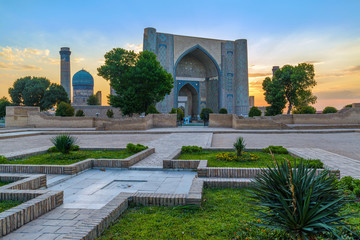 Fototapeta na wymiar Bibi-Khanym Mosque at sunset, Samarkand, Uzbekistan