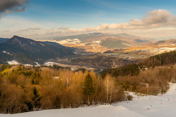 Fototapeta Widok ze szlaku pomiędzy szczytami Szafranówka i Palenica w Pieninach  obraz