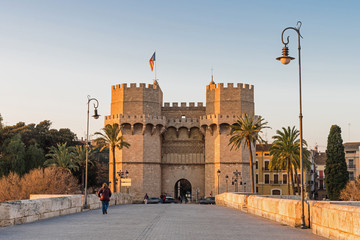 Das Stadttor „Torres de Serranos“ in Valencia; Spanien
