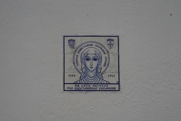 Obraz premium Mariendarstellung auf Azulejos an der Kirche von Porto Moniz