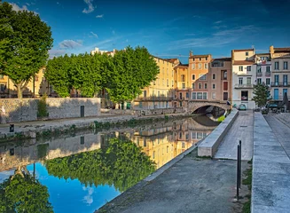 Cercles muraux Nice Vieille ville historique de Narbonne, France