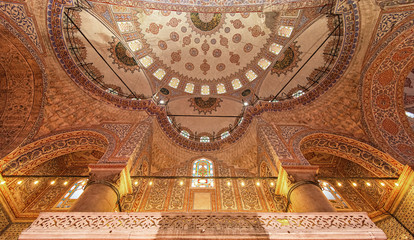 Fototapeta na wymiar Interior of the amazing Blue Mosque in Istanbul, Turkey