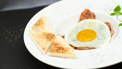 fried egg on the bacon 