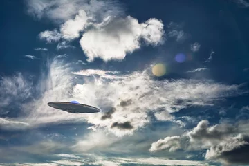 Crédence de cuisine en verre imprimé UFO OVNI dans les nuages