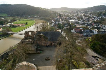 Burg Saarburg mit Skyline