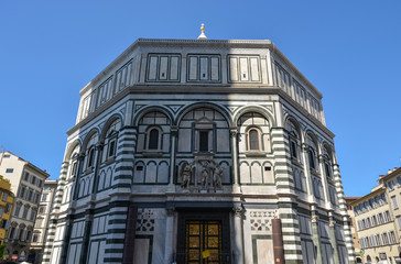 Fototapeta na wymiar The baptistery of San Giovanni with the cathedral in Florence