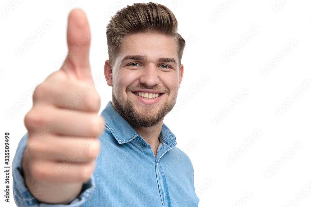 Poster Happy casual man giving thumbs up and smiling