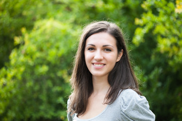 Naklejka premium Portrait of a young woman outdoors