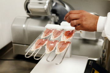 Preparing a vacuum packed ham board