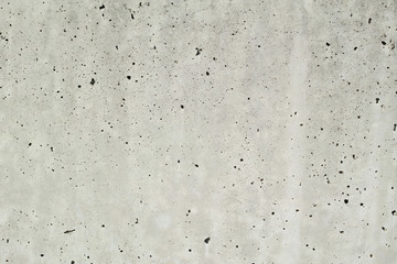 灰色で滑らかでいくつもの小さい穴が開いたコンクリートの壁