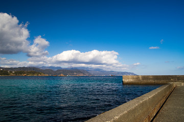 九十浜海水浴場の堤防