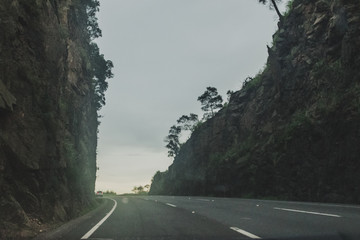 Carretera dentro de la montaña