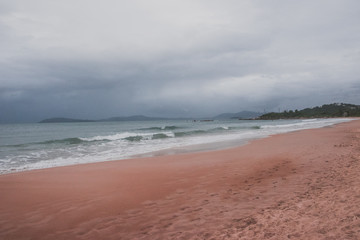 Playa nublada