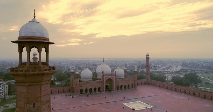 Landmark Emperor's Mosque Badshahi masjid in Lahore, Pakistan