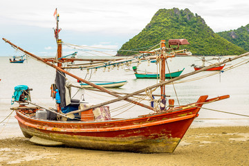 Fototapeta na wymiar Fishing boat on the beach. Fishermen is a career that has been popular in the seaside city of Thailand.