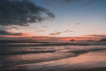 Amanecer en la playa brasilera