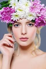 Fototapeta premium lady in a wreath
