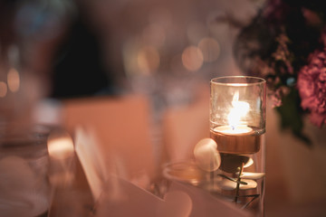 a candle light at the banquet