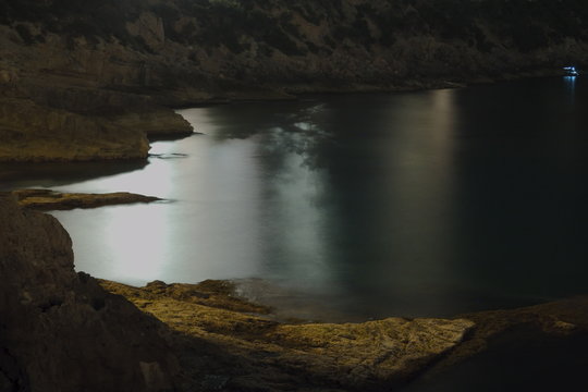 playa de cala llamp en andratx nocturna