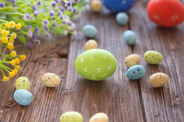 Fototapeta na wymiar Easter eggs and spring flowers.