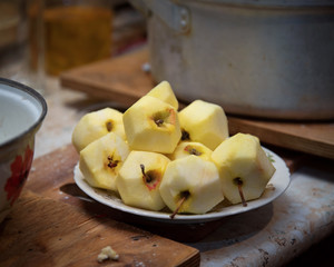 peeled apples on a plate on the kitchen table